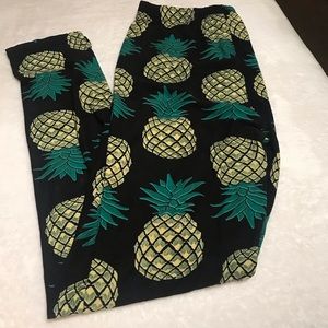 BRAND NEW PINEAPPLE LEGGINGS